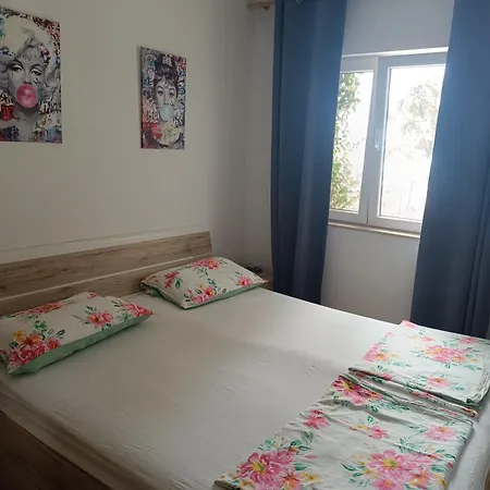 Leonica Apartment