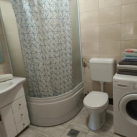 Leonica Apartment