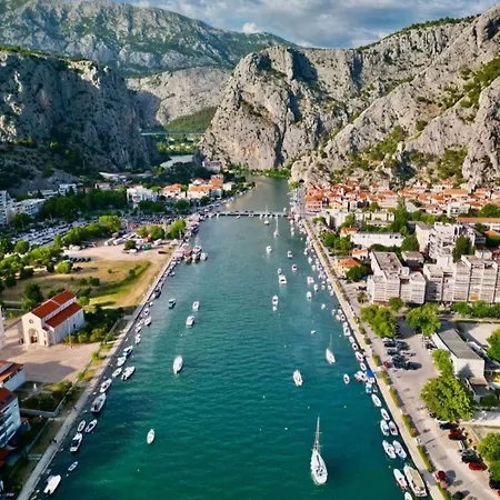 Leonica Omiš